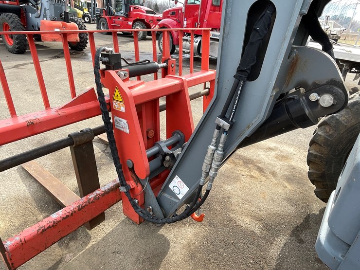 #132-•-2017-skyjack-sj643-telehandler-image-12