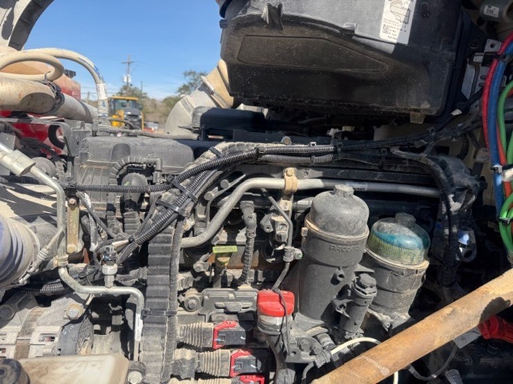 2024-kenworth-t880-image-64