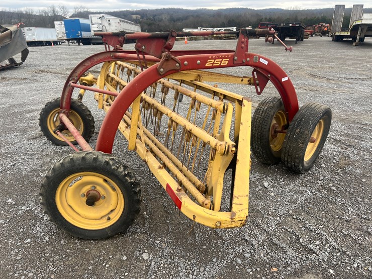 new-holland-256-image-3