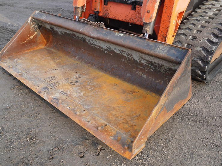 2017-kubota-3800-image-22