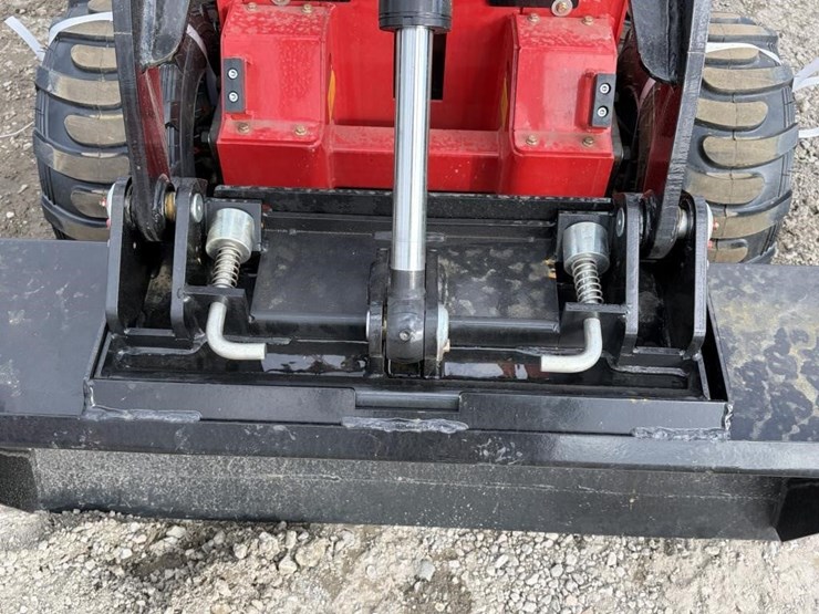 2026-sdlool-sl-323w-skid-steer-loader-image-6