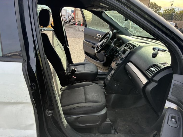 2018-ford-explorer-image-10