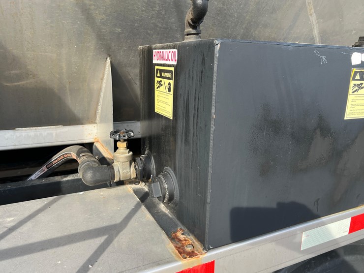 2006-freightliner-auger-truck-image-39