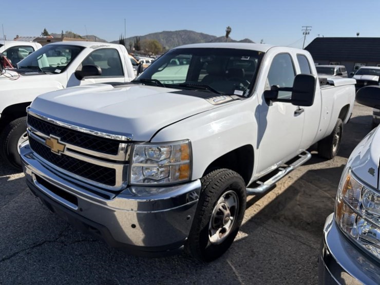 2013-chevrolet-2500-image-1