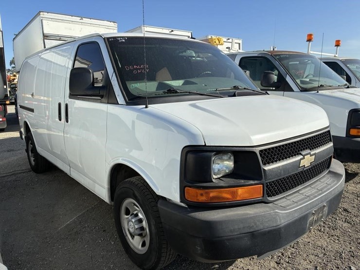 2008-chevrolet-express-3500-image-2