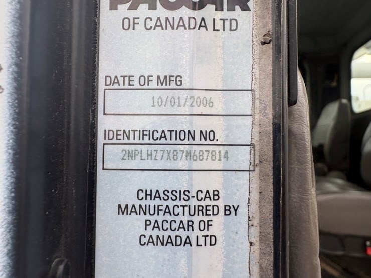 2007-peterbilt-335-image-19