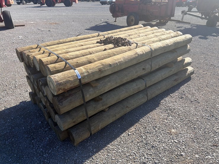 #23794-•-bundle-of-(28)-wooden-posts-image-2