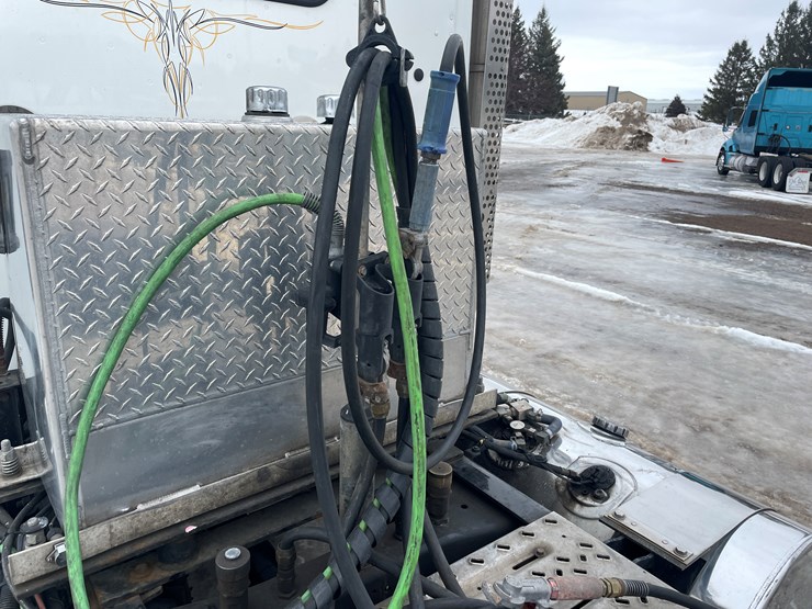 2022-kenworth-t680-image-14