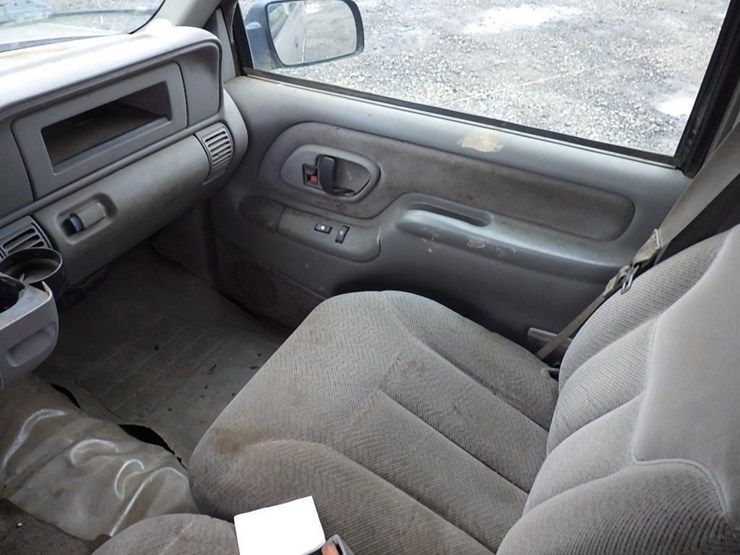 1999-chevrolet-3500-image-25