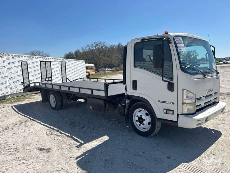 2011-isuzu-nrr-image-2