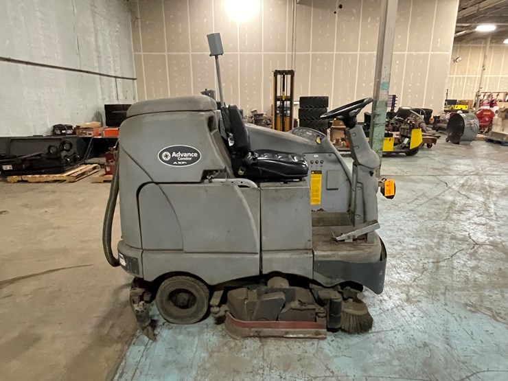 #193-•-advance-condor-axp-electric-floor-scrubber-image-4
