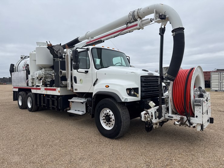 2016-freightliner-114sd-image-3