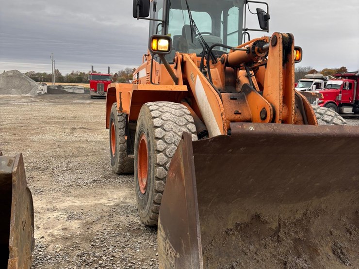 2010-doosan-dl250-image-3