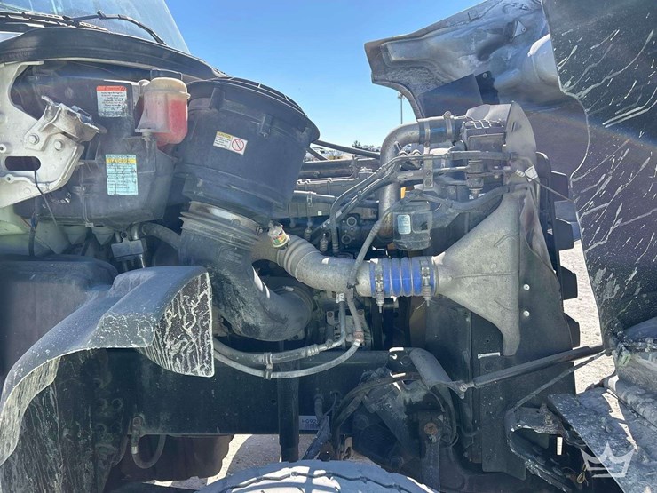 2016-freightliner-114sd-image-9