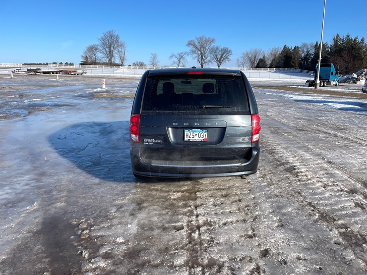 2013-dodge-grand-caravan-image-3