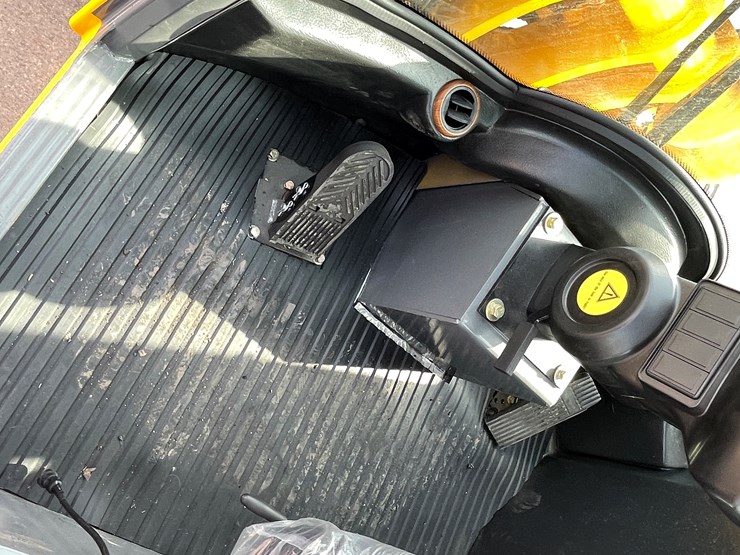 #114-•-new-magnum-3300p-telescoping-wheel-loader-image-53