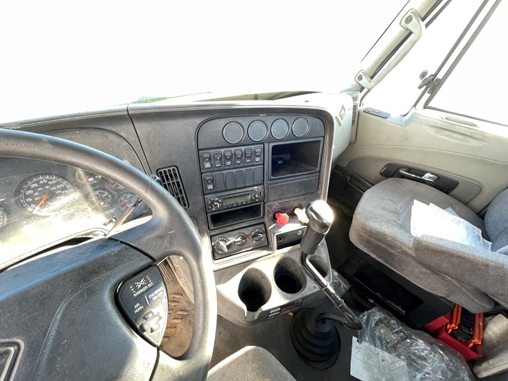 2012-international-prostar-image-35