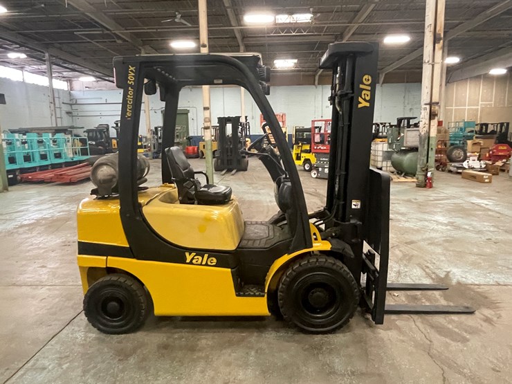 #176-•-2011-yale-propane-forklift-image-4