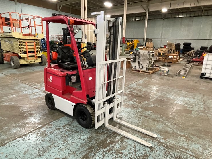 #184-•-toyota-9-runner-electric-forklift-image-3