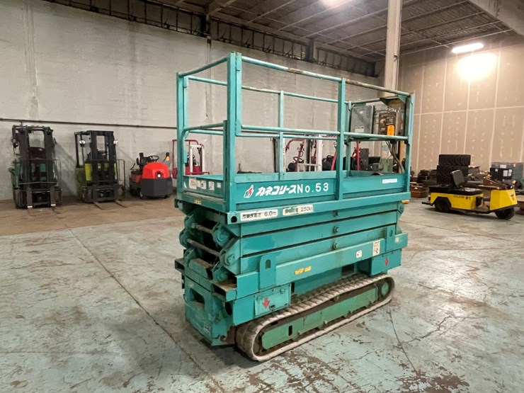 #202-•-airman-encl06-electric-track-scissor-lift-image-5