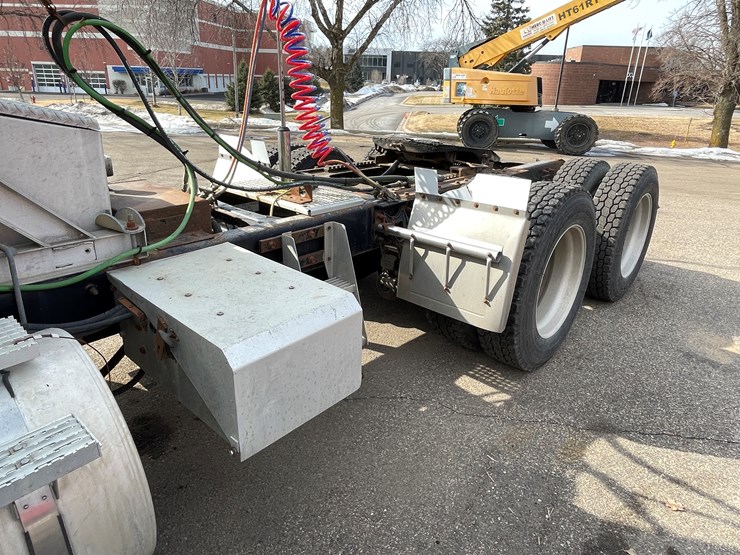 2000-international-9900-image-16