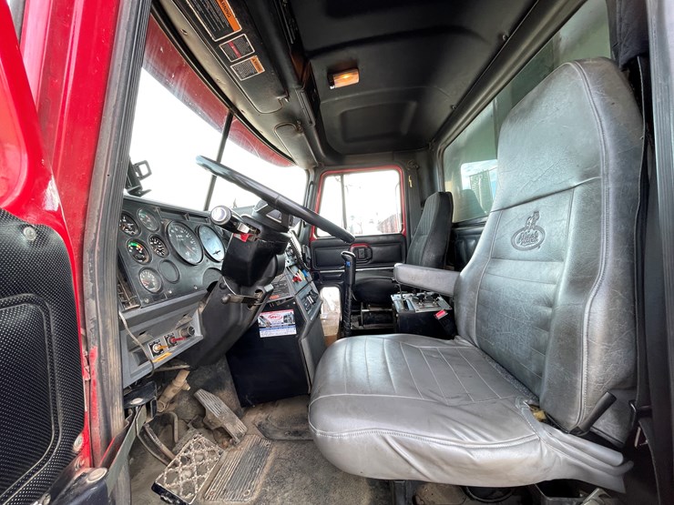 2001-mack-cl713-image-22