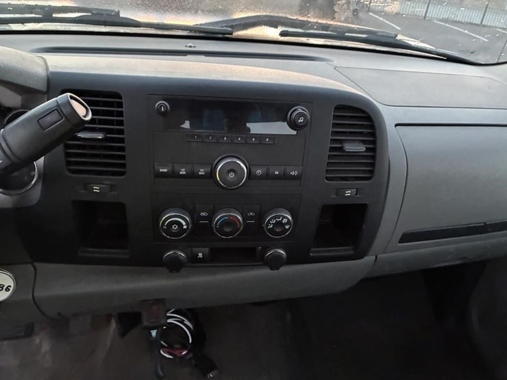 2011-chevrolet-2500-image-12