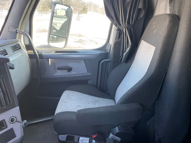 #1454-•-2019-freightliner-cascadia-truck-tractor**non-runner**-(has-mn-title)-image-40