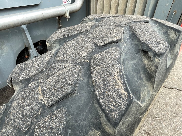 #133-•-2017-skyjack-sj643-telehandler-image-31