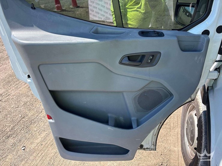 2015-ford-transit-image-18