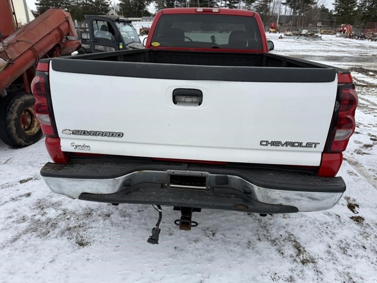 2005-chevrolet-2500-image-9