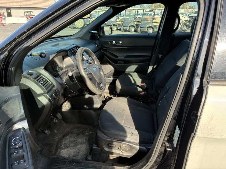 2018-ford-explorer-image-12