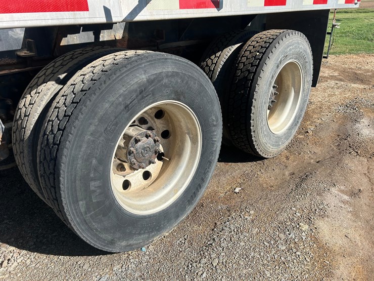 2012-mack-tender-truck-w/adams-rear-discharge-bed-auger-image-9