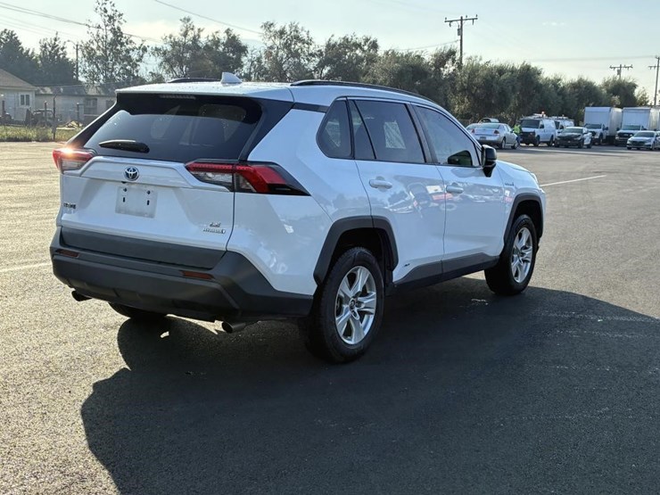 2019-toyota-rav4-image-3