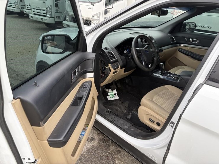 2016-ford-explorer-image-14