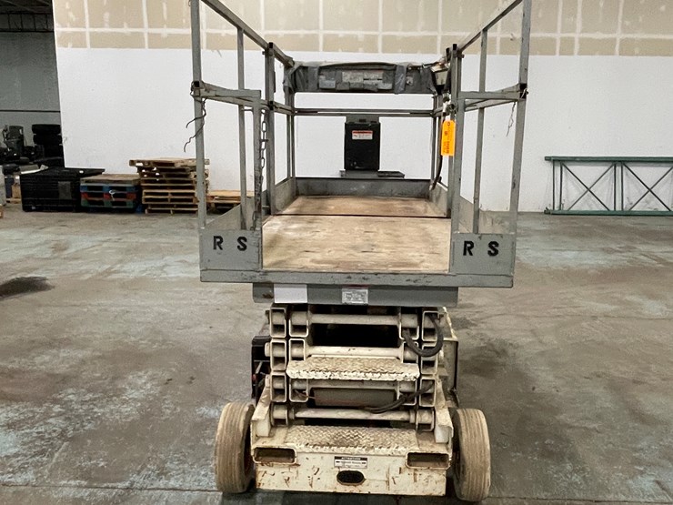 #204-•-terex-ts26-electric-scissor-lift-image-6