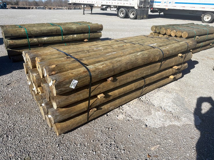 #23648-•-bundle-of-(28)-wooden-posts-image-4