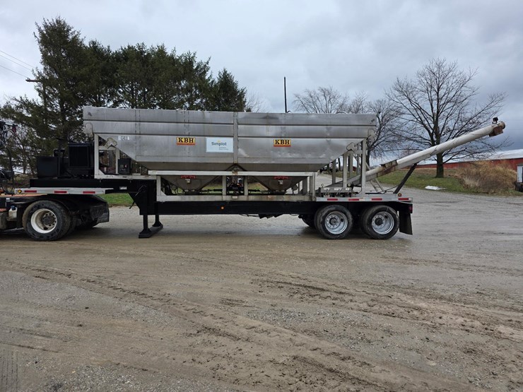 freshly-refurbished!-2016-kbh-fertilizer-tender-trailer---isuzu-diesel-image-4