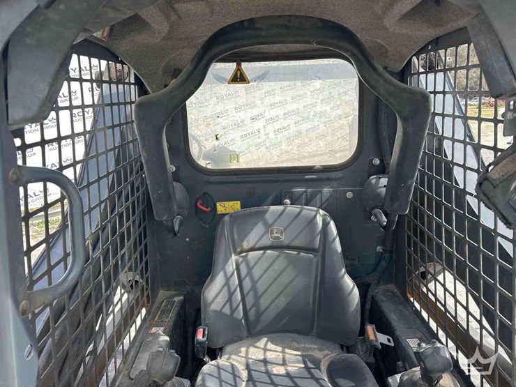 2023-deere-317g-image-13