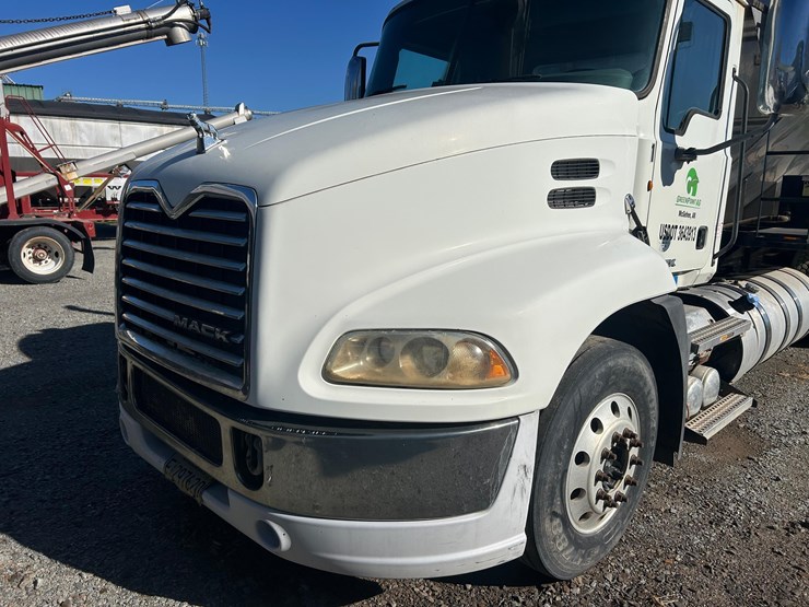 2012-mack-tender-truck-w/adams-rear-discharge-bed-auger-image-3