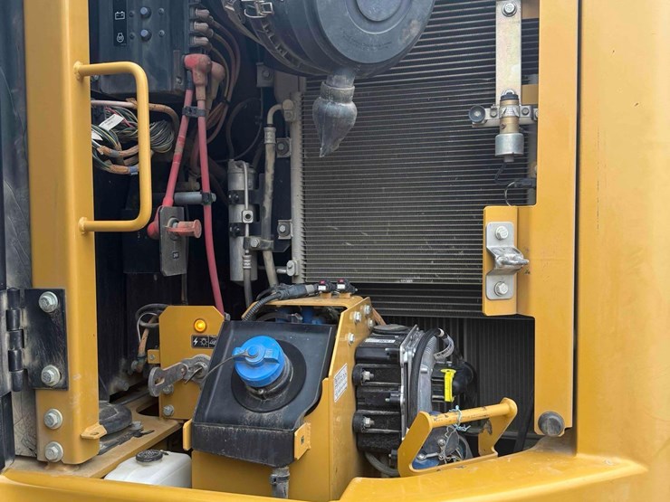 2018-caterpillar-325fl-image-15