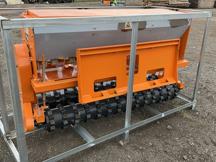 2025-caterpillar-12-image-5