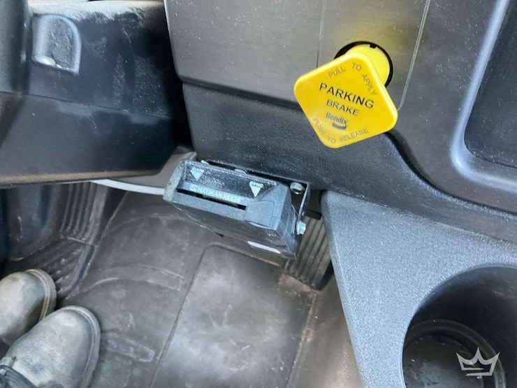 2024-freightliner-m2-106-image-22