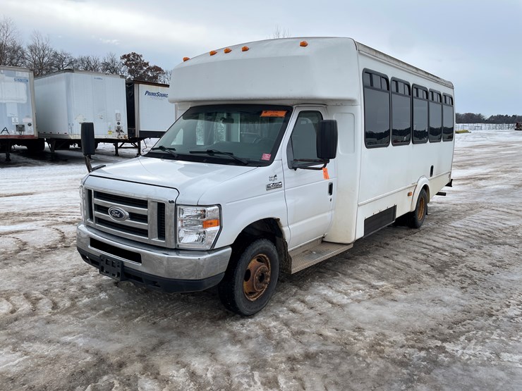2014-ford-e450-image-1