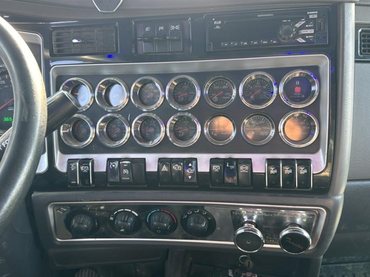 #119-•-2018-kenworth-log-truck-image-54