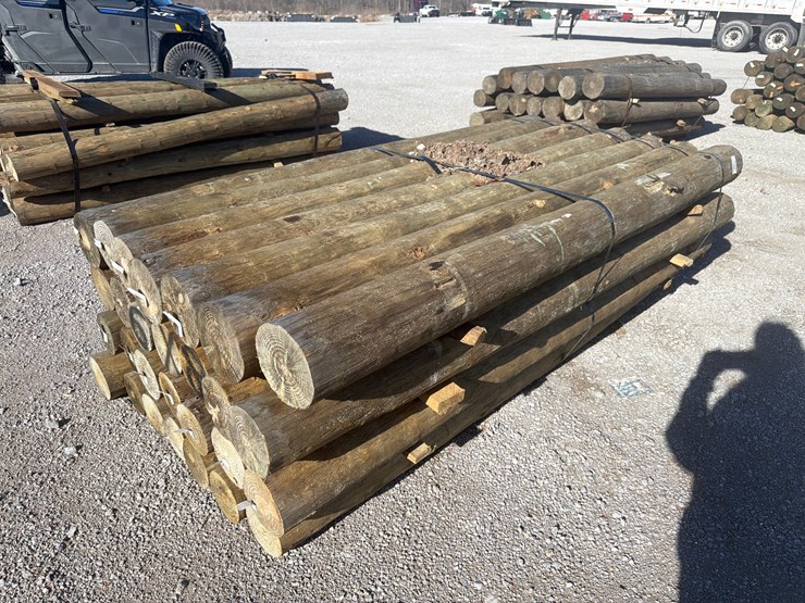 #23794-•-bundle-of-(28)-wooden-posts-image-4