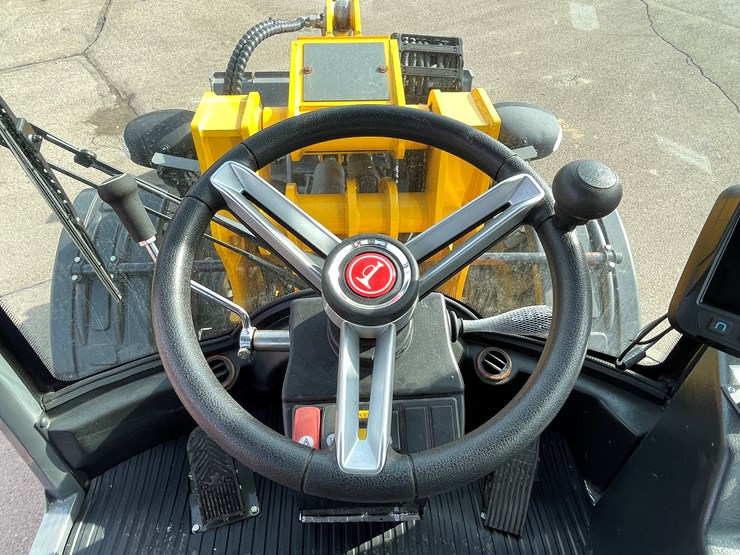 #114-•-new-magnum-3300p-telescoping-wheel-loader-image-60