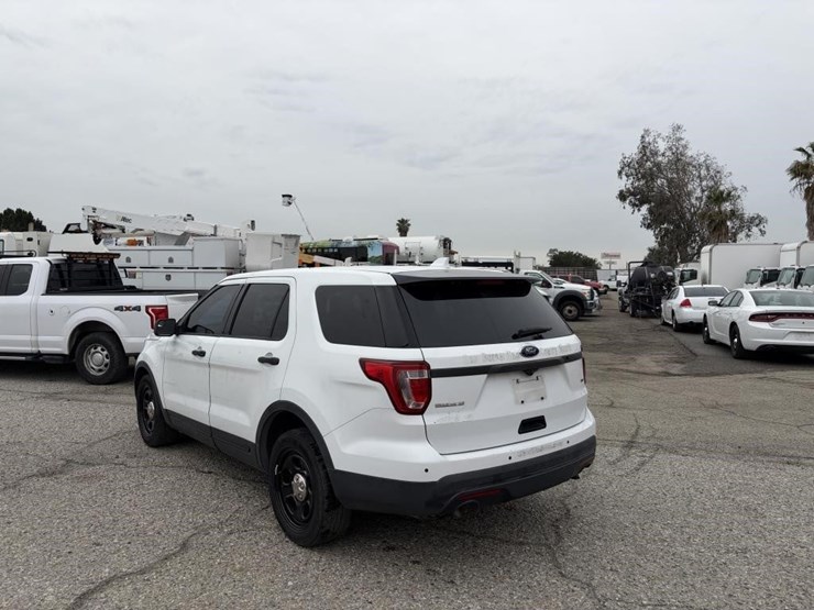 2016-ford-explorer-image-4