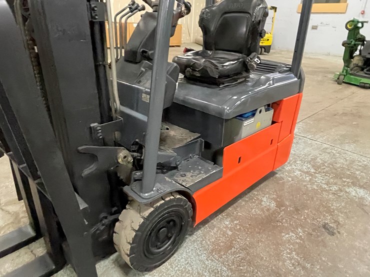 #171-•-2016-toyota-electric-forklift-image-14