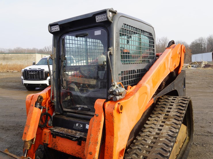 2017-kubota-3800-image-19